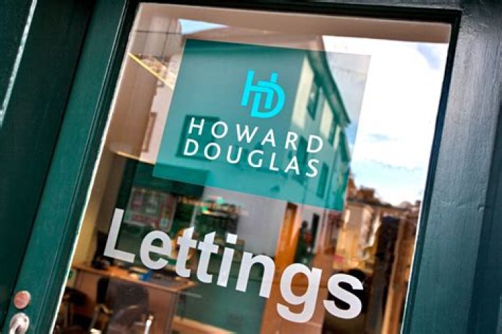 Howard Douglas Biography, Age, Height, Wife, Net Worth, Family