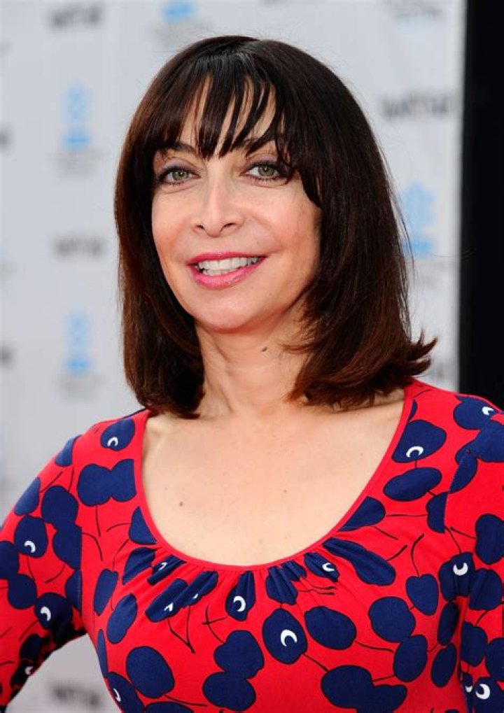 Illeana Douglas Biography, Age, Height, Husband, Net Worth, Family