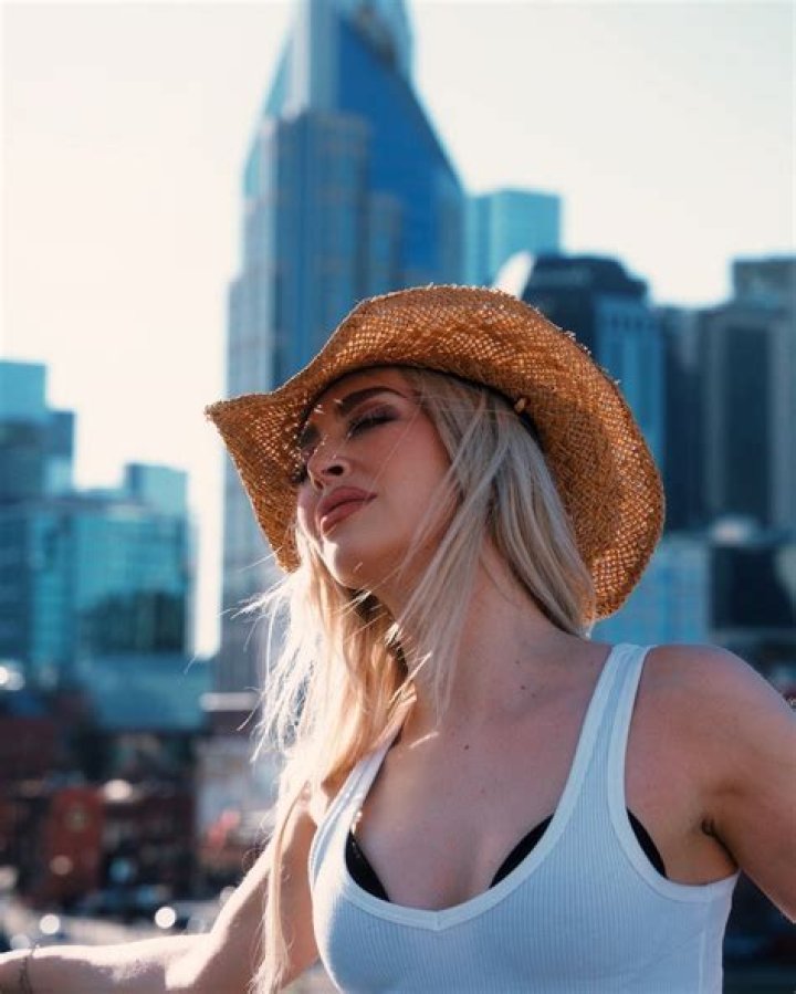 Jade Ealy Biography, Age, Height, Husband, Net Worth, Family