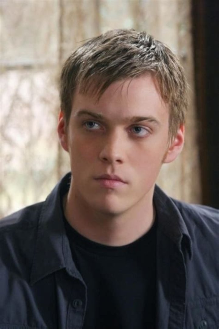 Jake Abel Biography, Age, Height, Wife, Net Worth, Family
