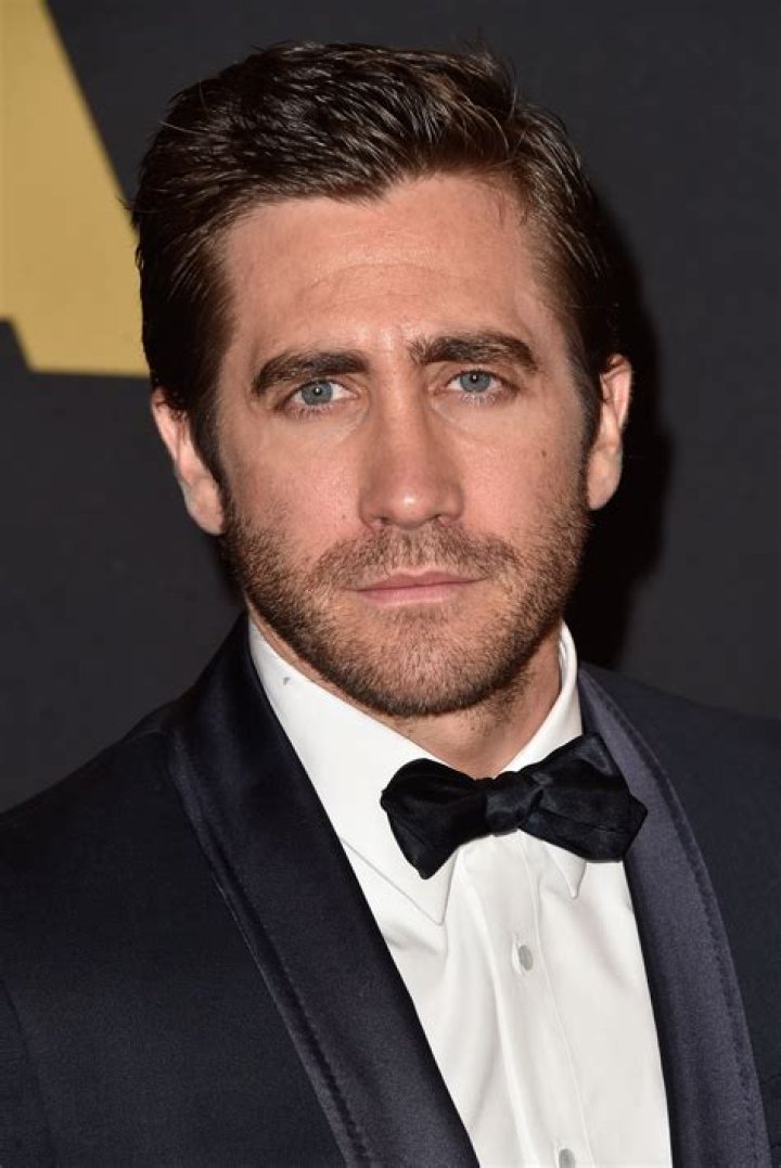 Jake Gyllenhaal Biography, Age, Height, Wife, Net Worth, Family