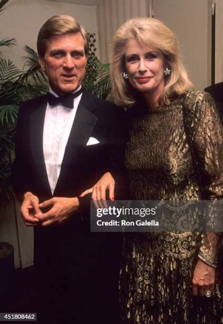 James F. Hoge Jr. Biography, Age, Height, Wife, Net Worth and Family