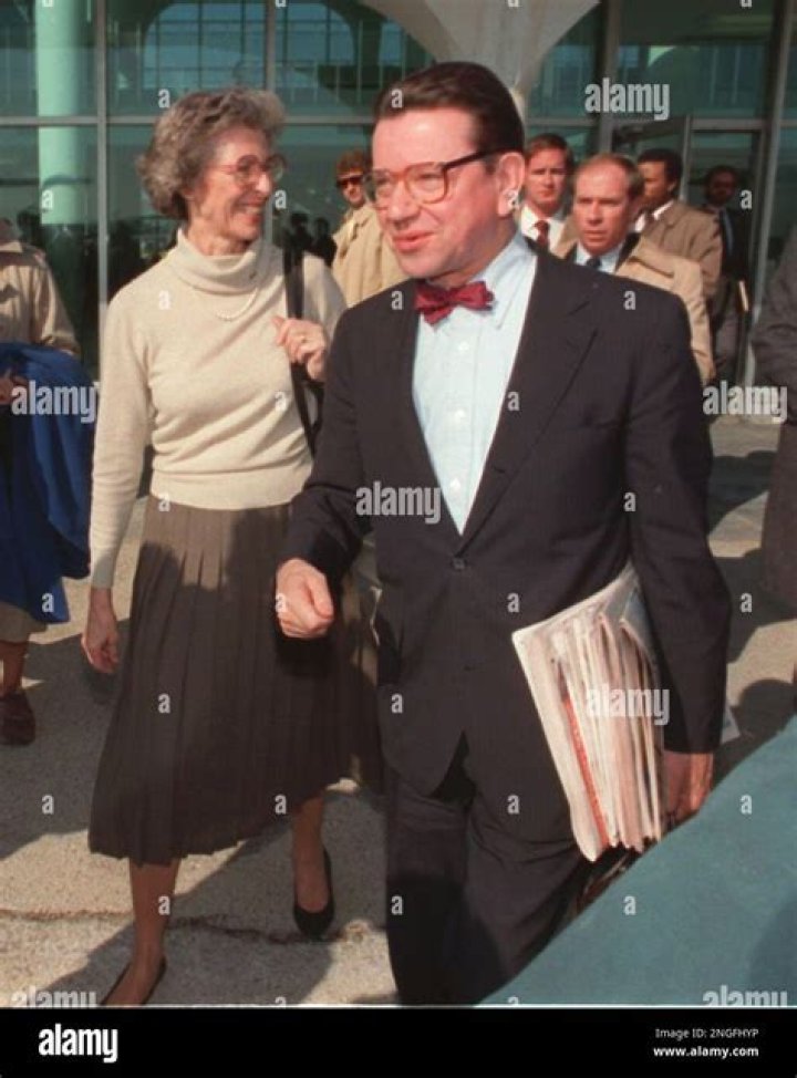 Jeanne Hurley Simon Biography, Age, Height, Wife, Net Worth and Family