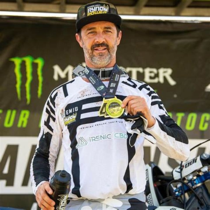 Jeff Emig biografía, edad, altura, esposo, net worth, familia