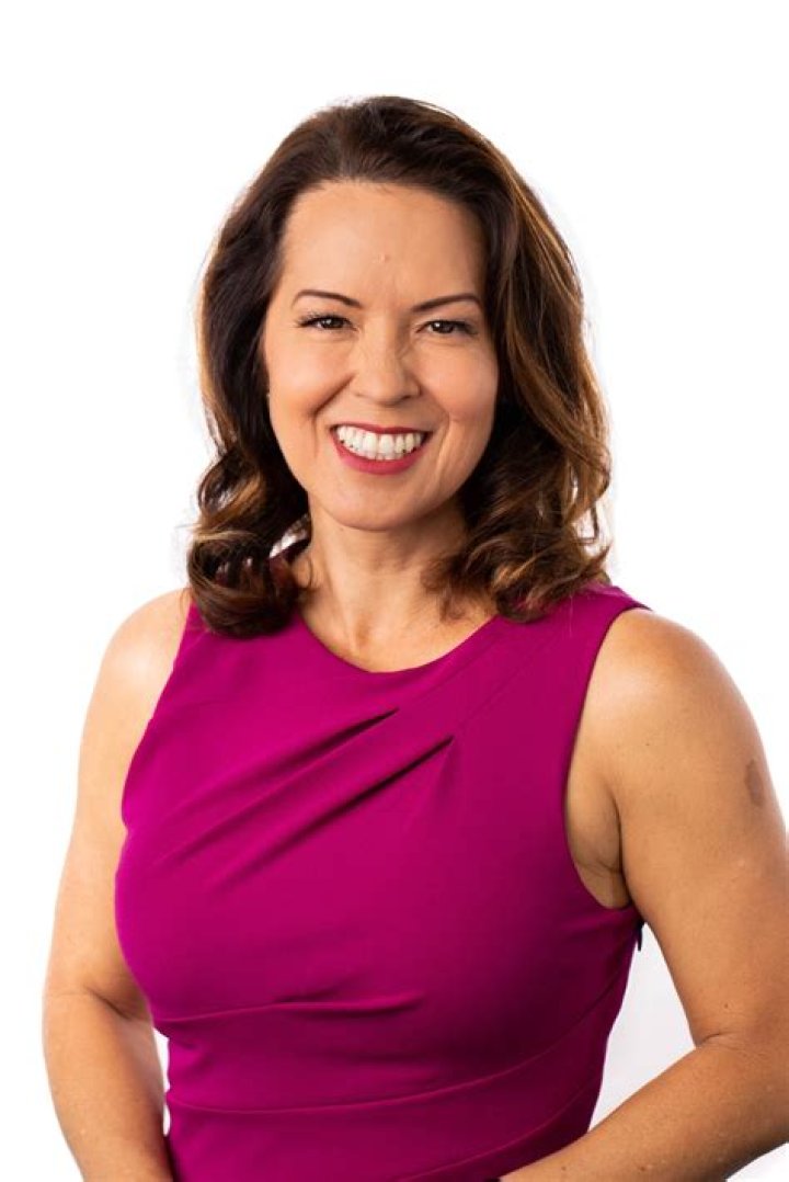 Jenn Boneza Biography, Age, Height, Husband, Net Worth, Family