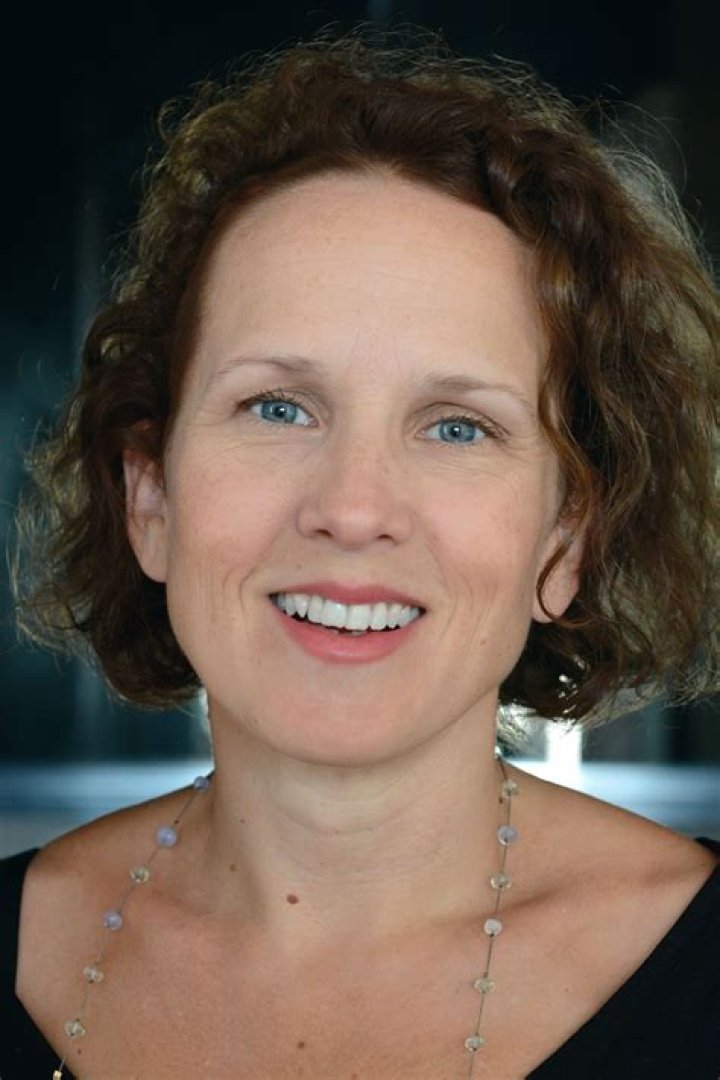 Jennifer Dundas Biography, Age, Height, Husband, Net Worth, Family