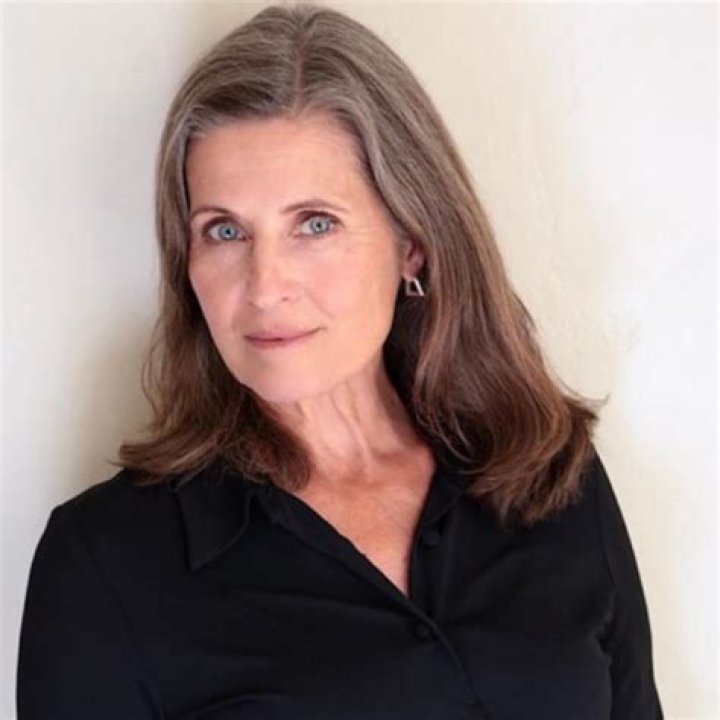 Jennifer Hetrick Biography, Age, Height, Husband, Net Worth, Family