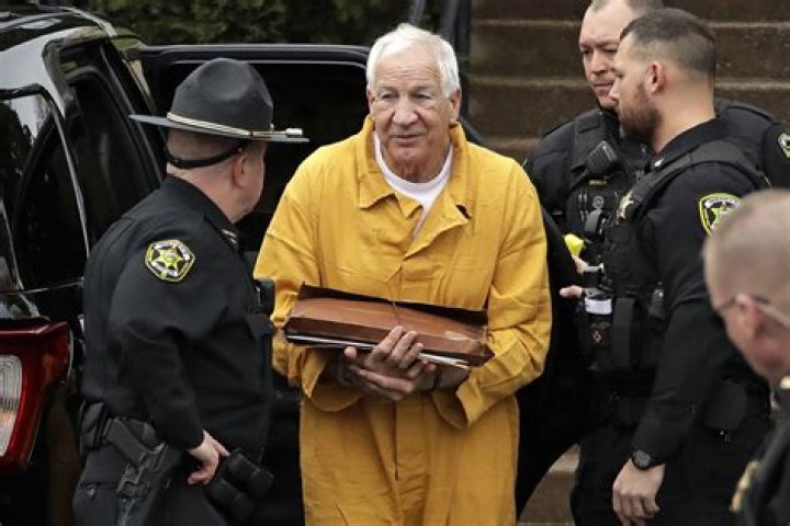 Jerry Sandusky biografía, edad, altura, esposo, net worth, familia