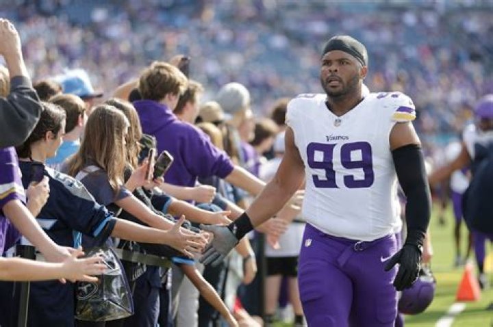 Jerry Tillery biografía, edad, altura, esposo, net worth, familia