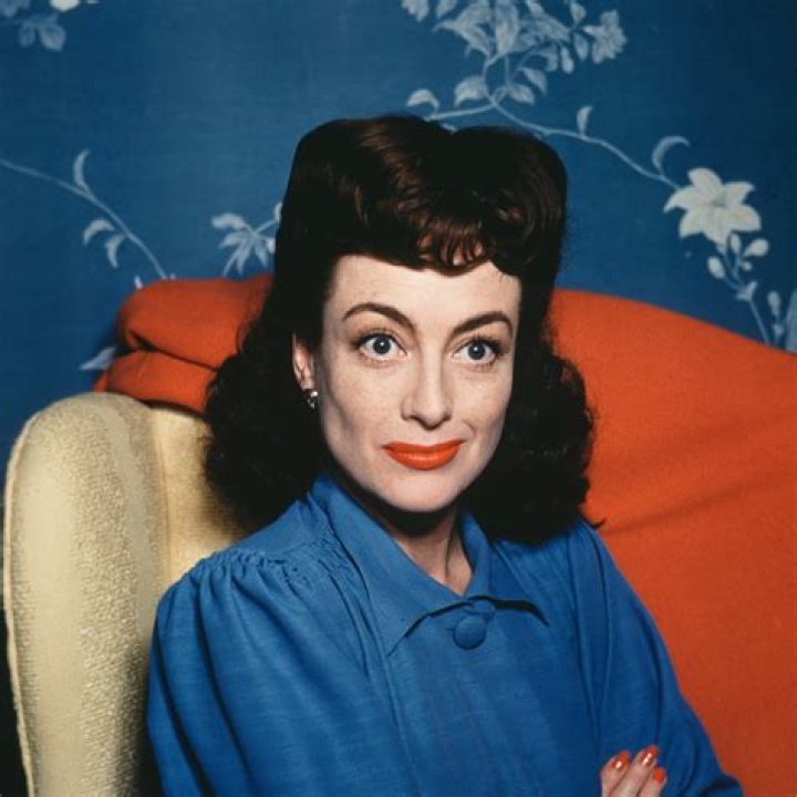 Joan Crawford Biography, Age, Height, Husband, Net Worth, Family