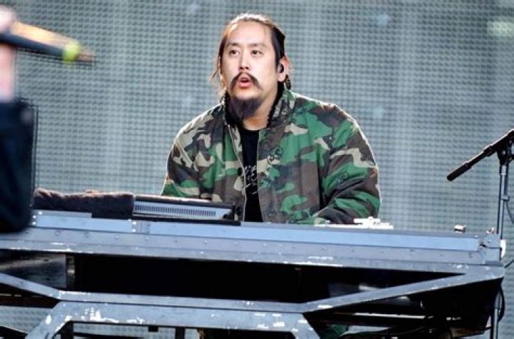 Joe Hahn biografía, edad, altura, esposo, net worth, familia