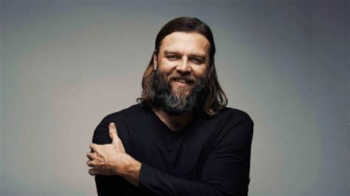 Joel Houston Biography, Age, Height, Wife, Net Worth, Family