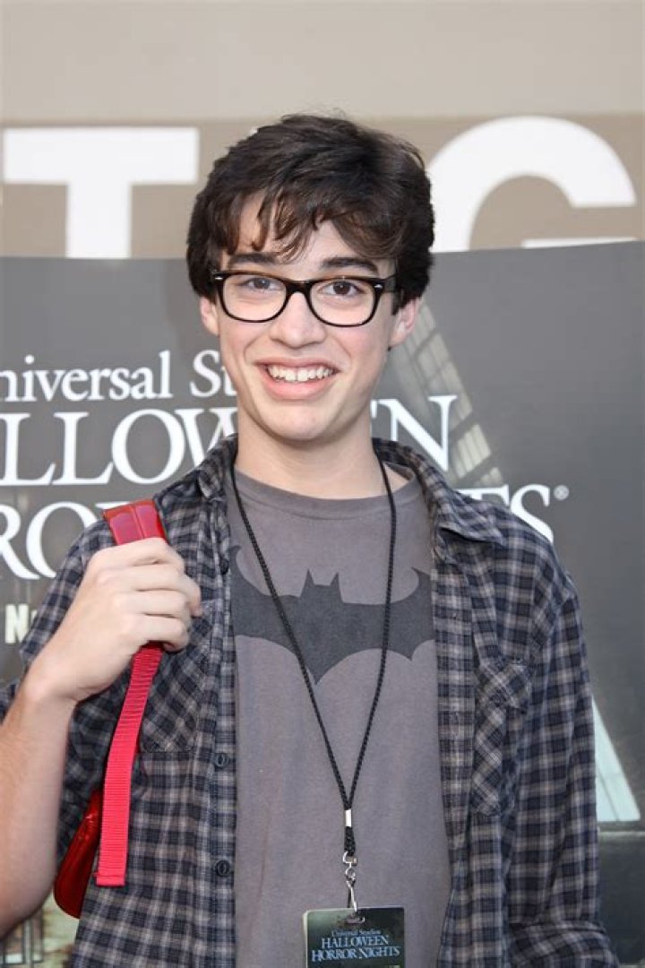 Joey Bragg Biography, Age, Height, Wife, Net Worth, Family