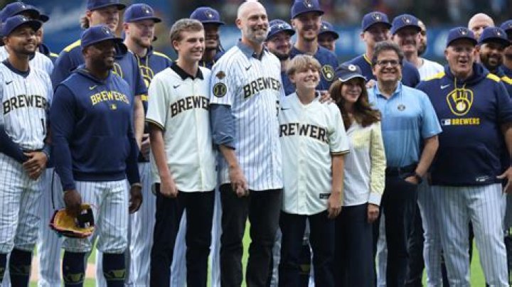 John Axford Biography, Age, Height, Wife, Net Worth, Family