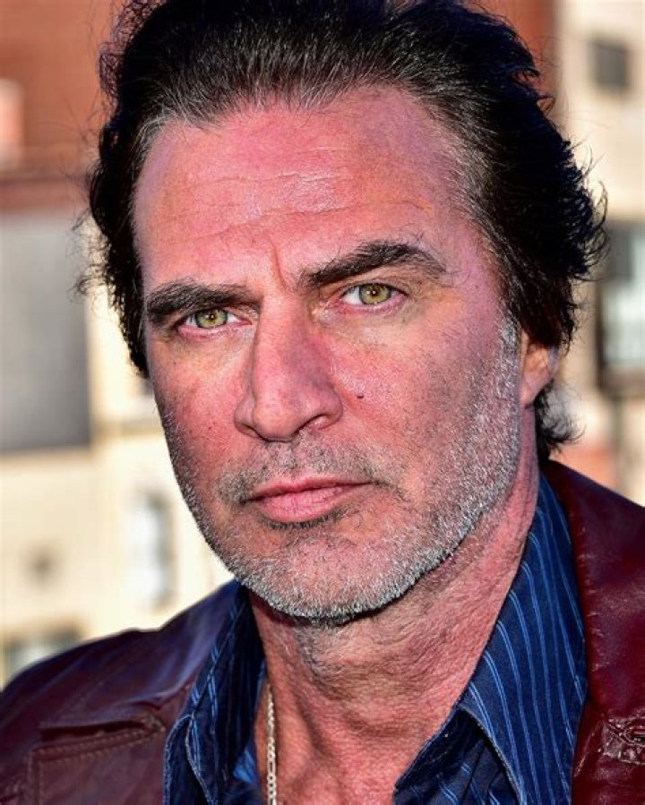 John Enos III biografía, edad, altura, esposo, net worth, familia