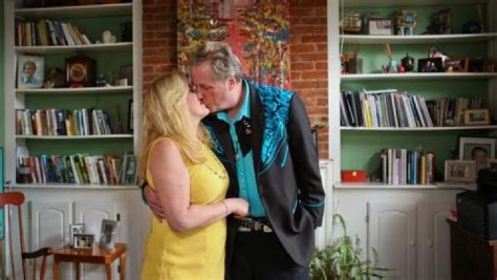 John Gilderbloom Biography, Age, Height, Wife, Net Worth, Family