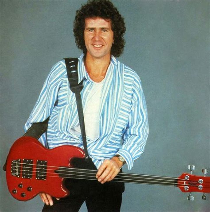 John Illsley biografía, edad, altura, esposo, net worth, familia