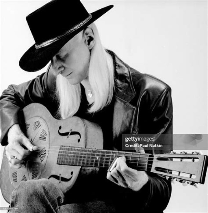 Johnny Winter biografía, edad, altura, esposo, net worth, familia