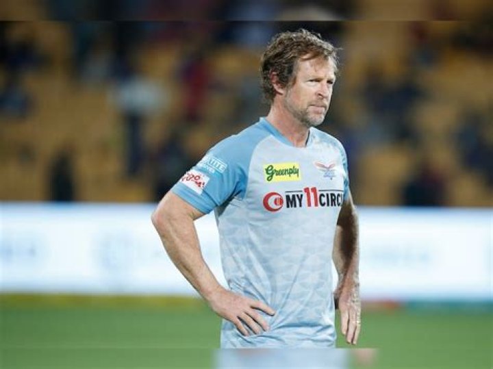 Jonty Rhodes Biography, Age, Height, Wife, Net Worth, Family