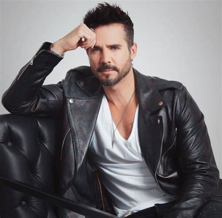 José Ron Biography, Age, Height, Wife, Net Worth, Family