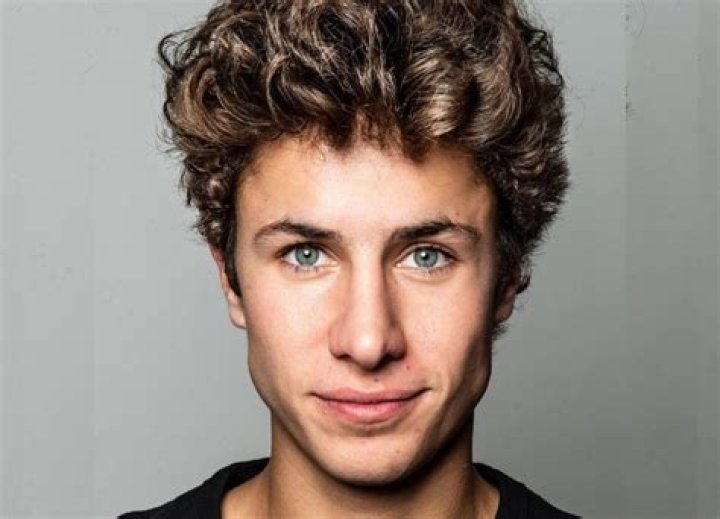 Juanpa Biography, Age, Height, Wife, Net Worth, Family