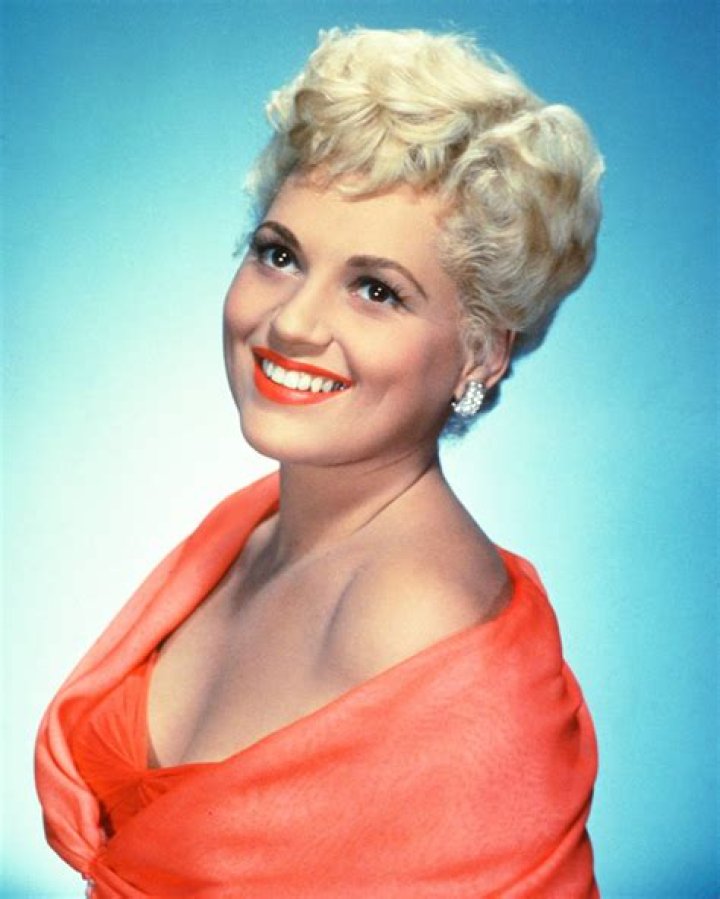 Judy Holliday Biography, Age, Height, Husband, Net Worth, Family