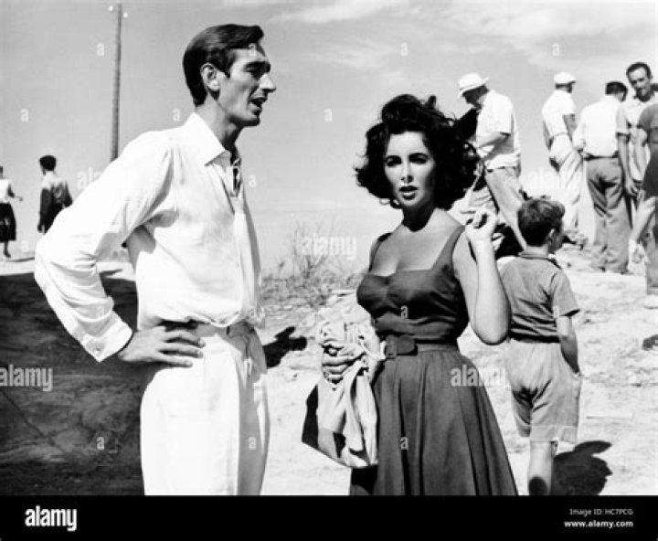 Julián Ugarte Biography, Age, Height, Wife, Net Worth, Family