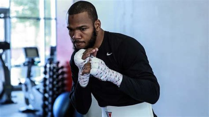 Julian Williams biografía, edad, altura, esposo, net worth, familia