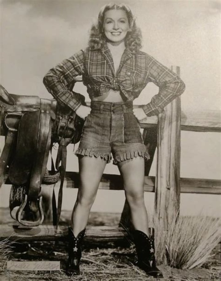 Julie Gibson Biography, Age, Height, Husband, Net Worth, Family