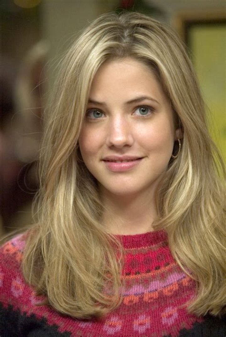 Julie Gonzalo Biography, Age, Height, Husband, Net Worth, Family