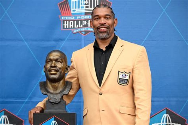 Julius Peppers Biography, Age, Height, Wife, Net Worth, Family