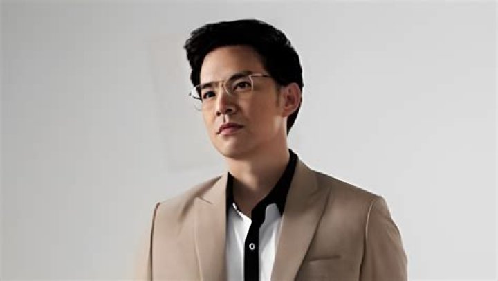 Kawee Tanjararak Biography, Age, Height, Wife, Net Worth, Family