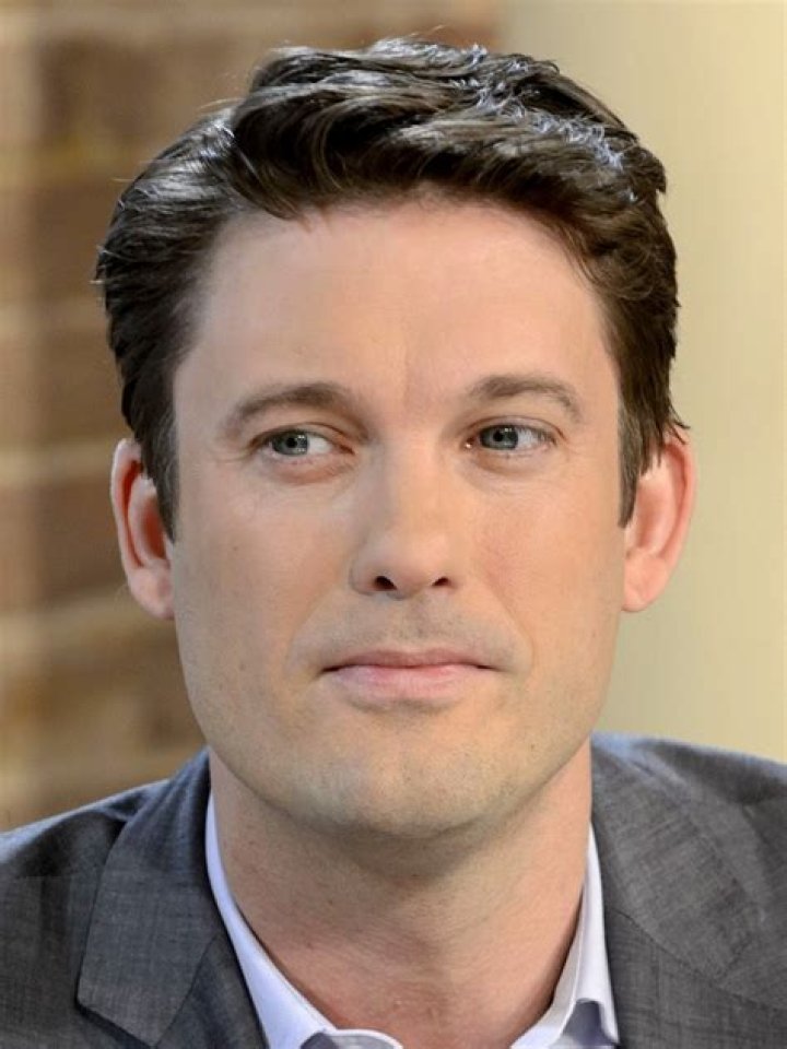 Keir Simmons Biography, Age, Height, Wife, Net Worth, Family