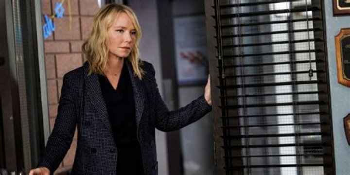 Kelli Giddish Biography, Age, Height, Husband, Net Worth, Family