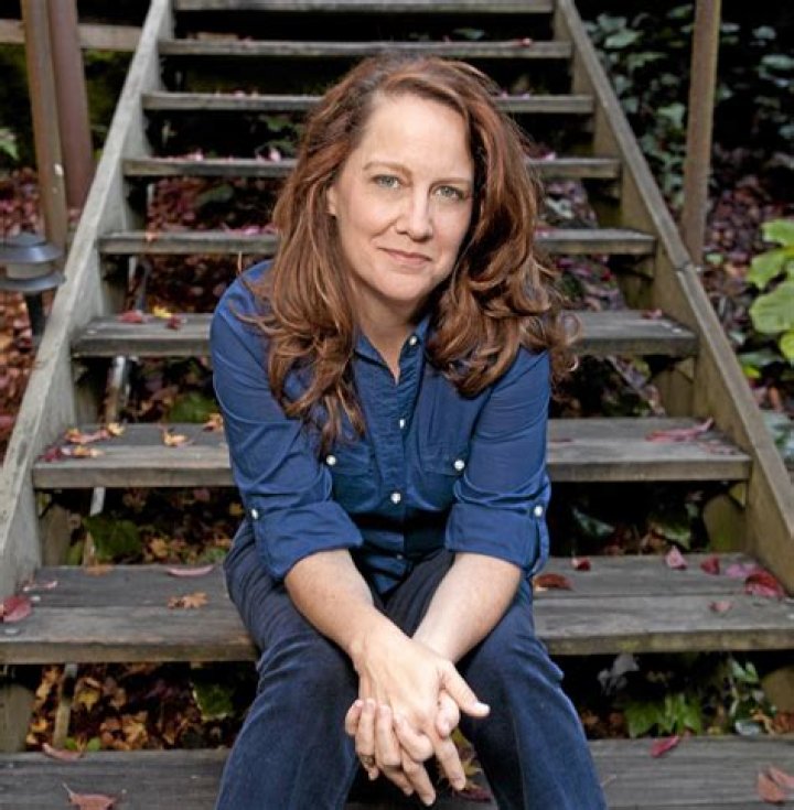 Kelly Carlin Biography, Age, Height, Husband, Net Worth, Family