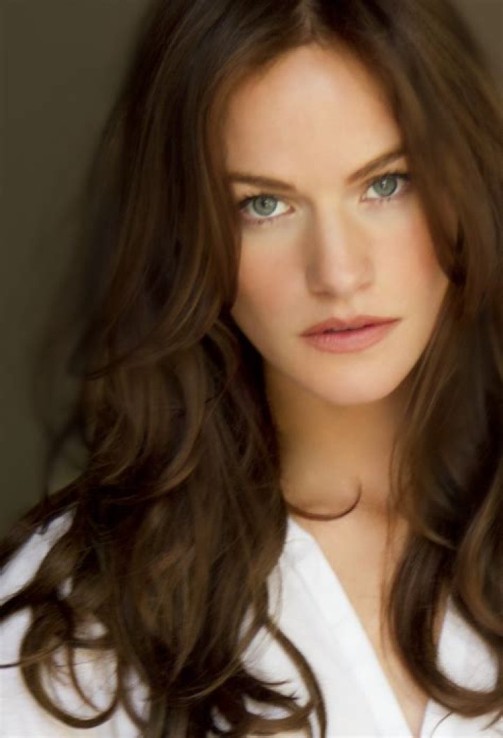 Kelly Overton Biography, Age, Height, Husband, Net Worth, Family