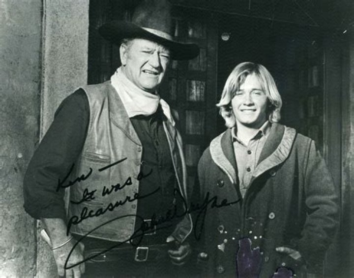 Kenneth Wolger biografía, edad, altura, esposo, net worth, familia