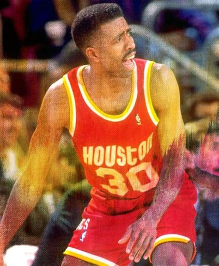 Kenny Smith Biography, Age, Height, Wife, Net Worth, Family