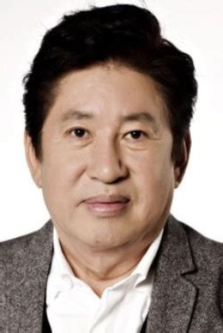 Kim Young-gun Biography, Age, Height, Wife, Net Worth, Family