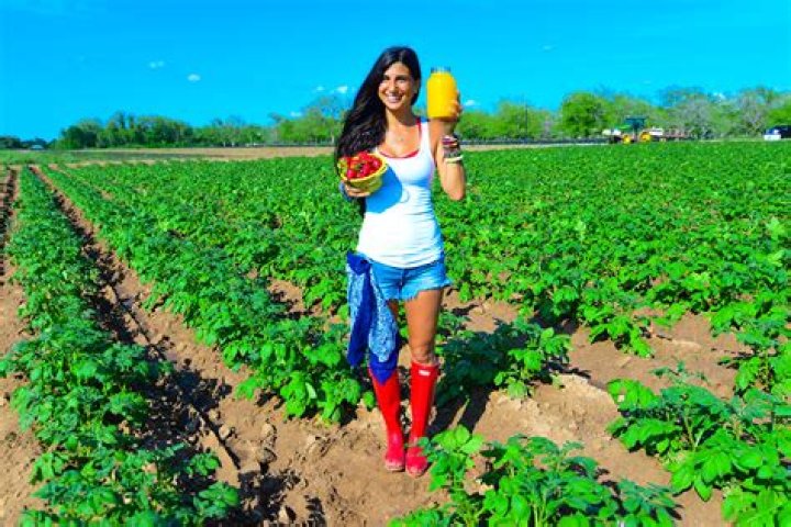 Kristina Carrillo-Bucaram Biography, Age, Height, Husband, Net Worth, Family