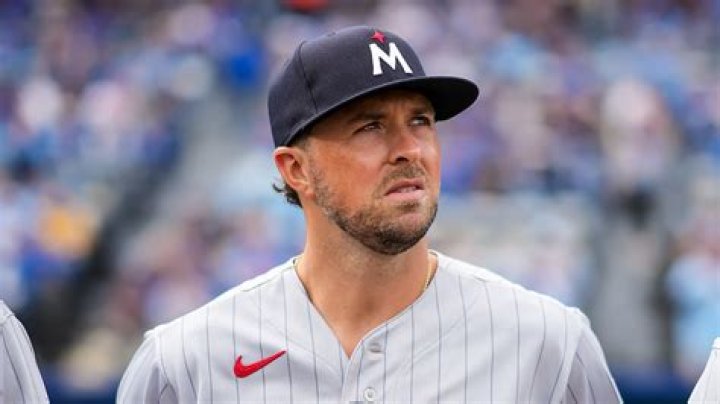 Kyle Farmer Biography, Age, Height, Wife, Net Worth, Family