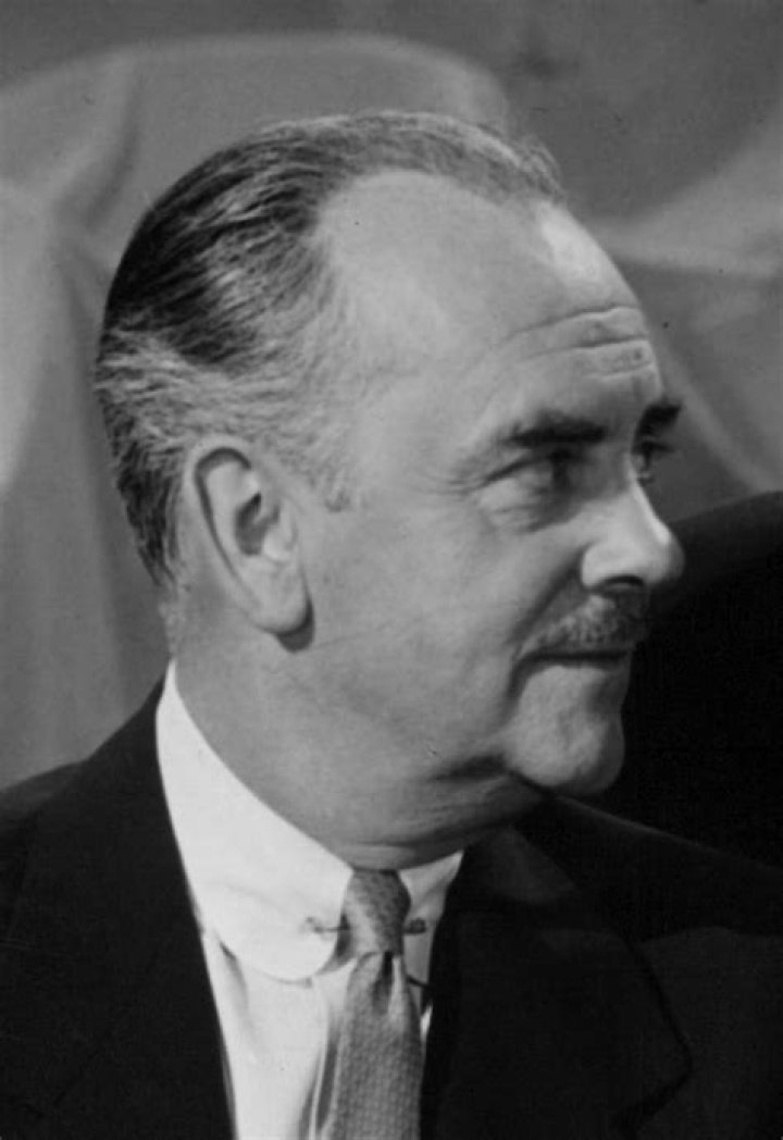 Larry Keating Biography, Age, Height, Wife, Net Worth, Family