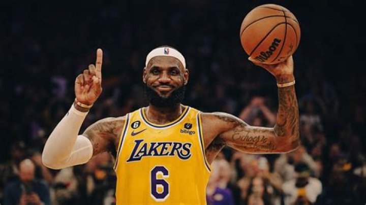 LeBron James biografía, edad, altura, esposo, net worth, familia
