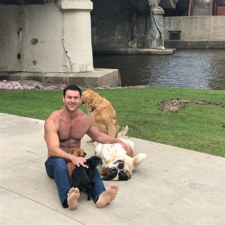 Lee Asher Biography, Age, Height, Wife, Net Worth, Family