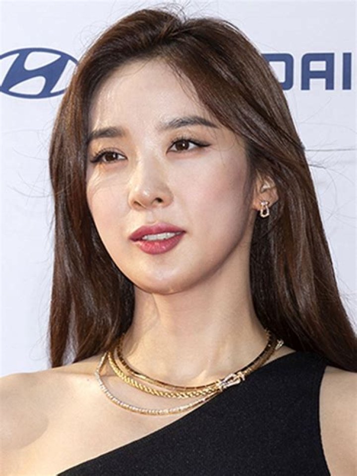 Lee Chung-ah Biography, Age, Height, Husband, Net Worth, Family