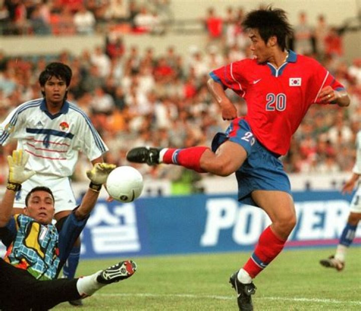 Lee Dong-gook Biography, Age, Height, Wife, Net Worth, Family