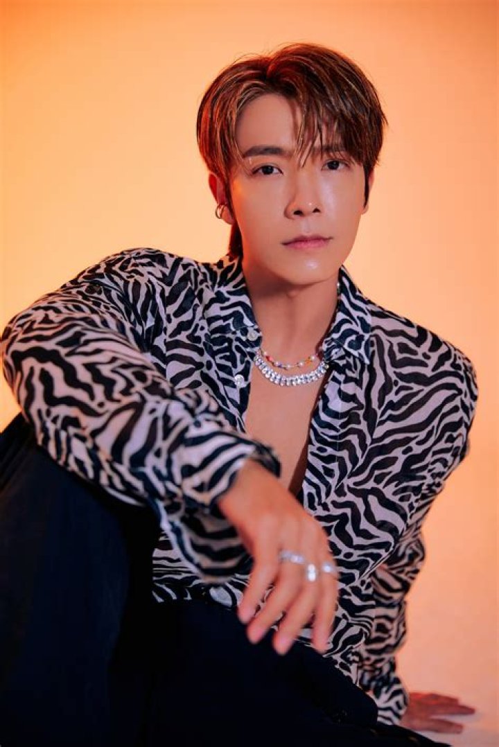 Lee Donghae Biography, Age, Height, Wife, Net Worth, Family