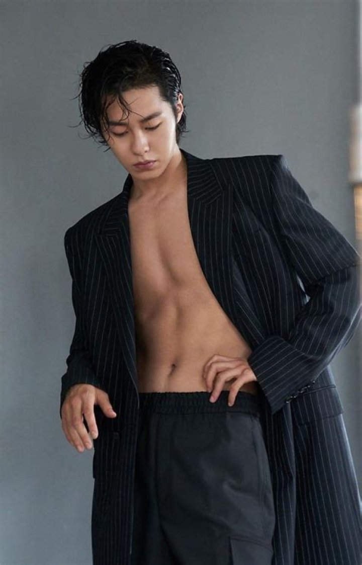 Lee Jae-wook Biography, Age, Height, Wife, Net Worth, Family