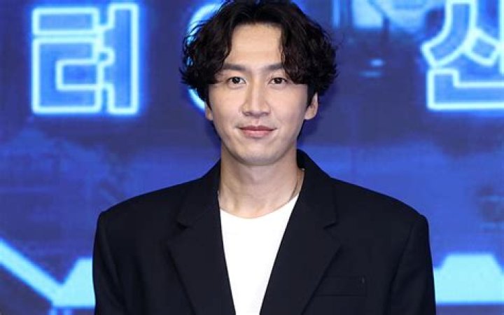 Lee Kwang-soo Biography, Age, Height, Wife, Net Worth, Family