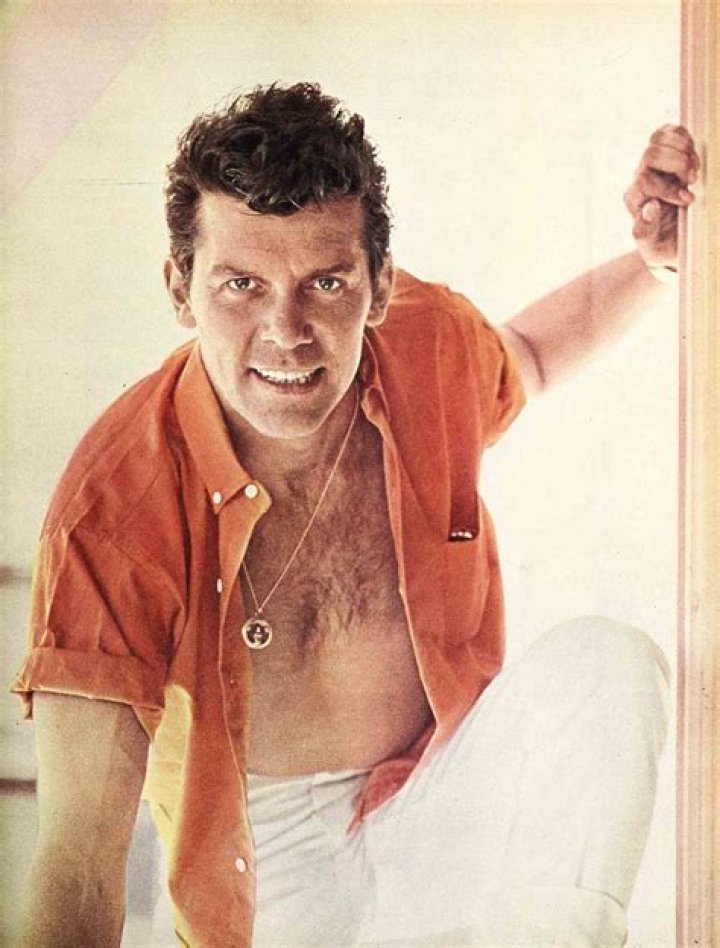 Lee Patterson Biography, Age, Height, Wife, Net Worth, Family